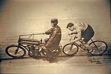 Cycling behind a motorcycle to break the speed record